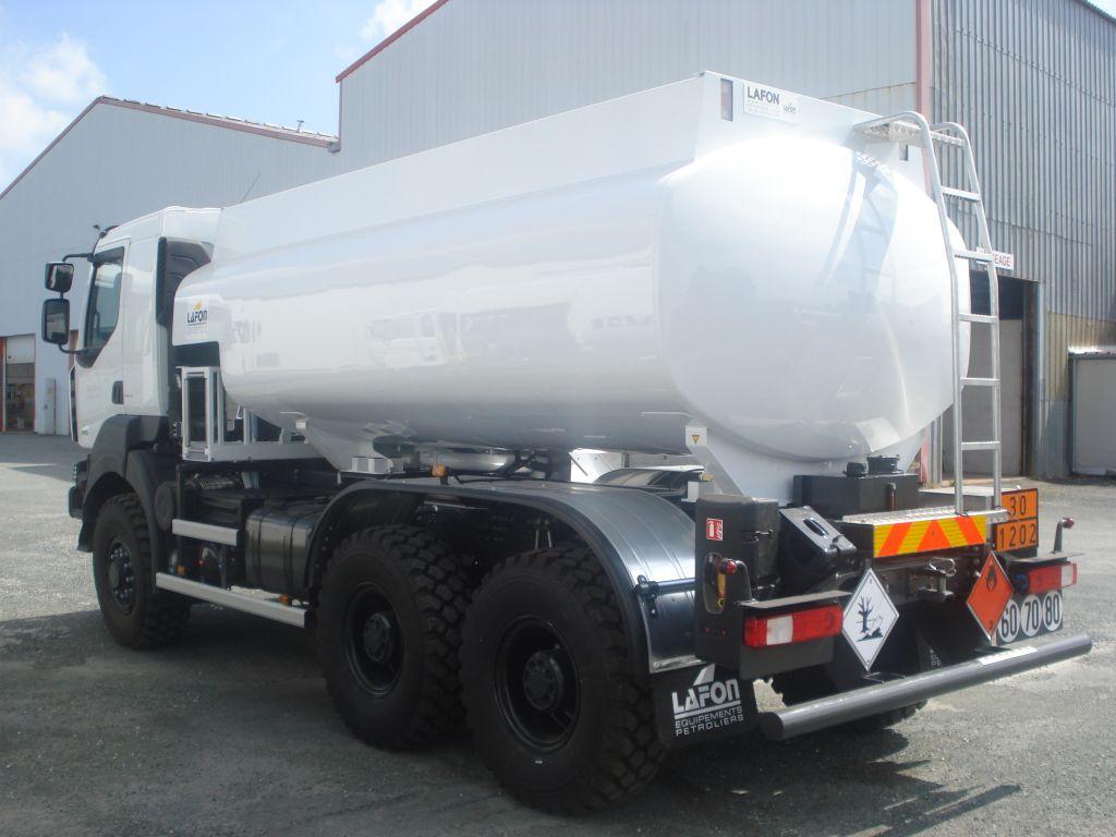 Un camion-citerne malien transportant 55.000 litres de gasoil se renverse et explose